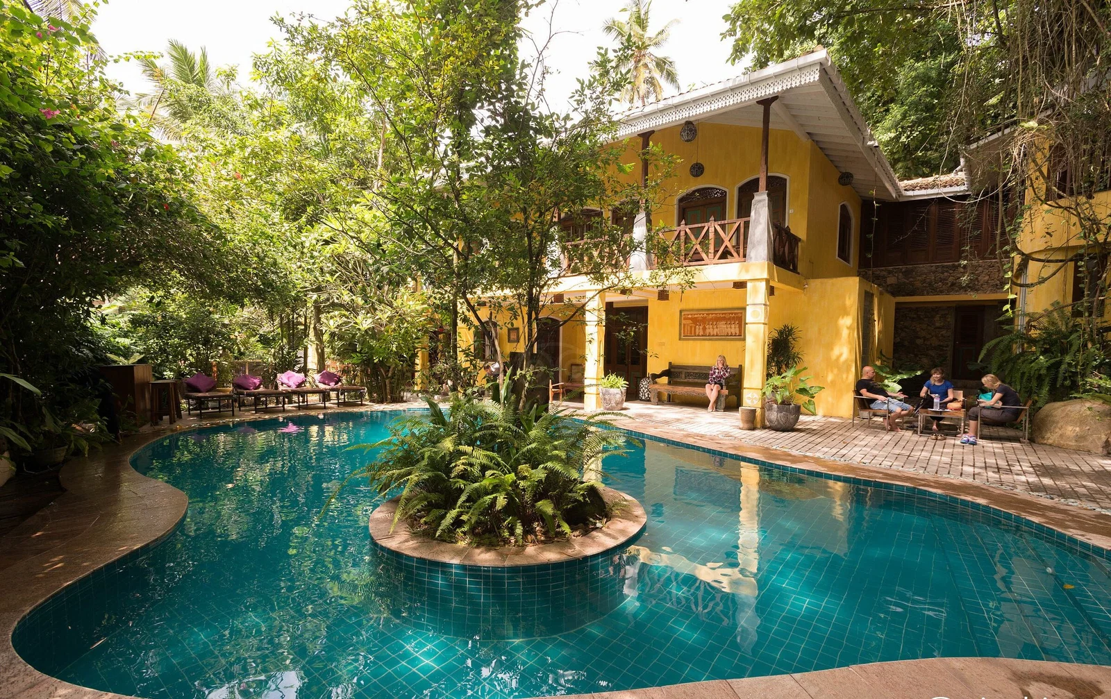 Thaproban Pavilion pool area